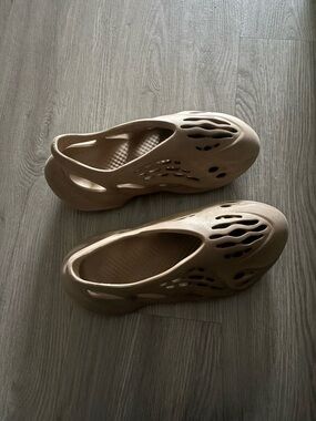 Yeezy Foam Runner in Tan